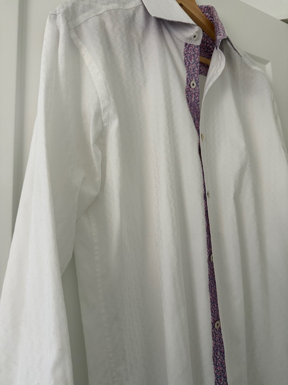 Bugatchi Large slim White Dress Shirt with Purple Floral Contrast - like new